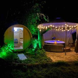 Ferien-Villa direkt am Rhein Sauna/Whirlpool, hotell i Götterswickerhamm