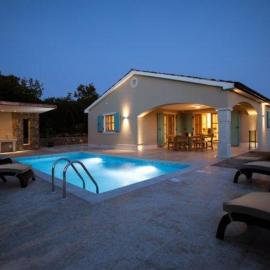 Villa Tilia, hotel a Kras