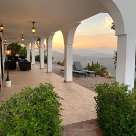 Casa Anhelando Andalucia - Een 8p villa met verwarmd zwembad op een heuveltop met magnifiek uitzicht, waaronder zeezicht, nabij dorp en strand