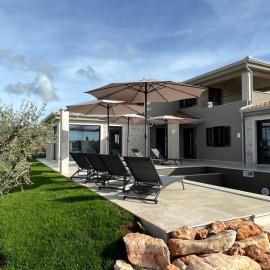 Villa Vinova Loza, hotel a Kaštelir