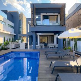 Sunrise Beachfront Villas - Villa 3, hotel in Paralimni
