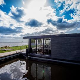Vakantiewoonboot De Waterparel, hotell i Offingawier