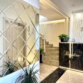 Santorini Hotel & Hostel, hotel di Yerevan