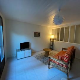T2 rdc Muret, hotel in Muret