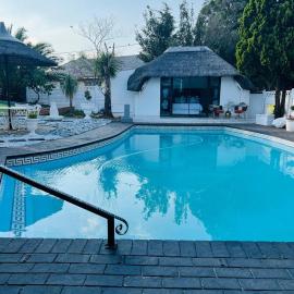 Sbukosezwe guest house, hotel in Johannesburg