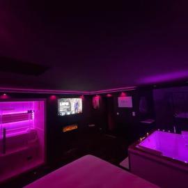 La Suite Prestige Jacuzzi,Sauna,Netflix,Disney, hotelli kohteessa Amiens