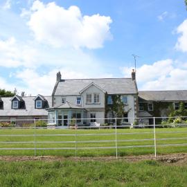 Boyne View House، فندق في تريم