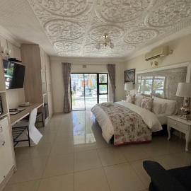 Blue Diamond Lodge, hotel di Springbok