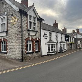 The White Lion Hotel, hotel sa Bridgend