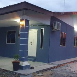 Ishak Kaseh Homestay โรงแรมในปาริตราจา