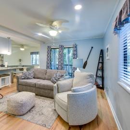 Walkable Calabash Condo w/ Pool Access!, hotel a Calabash