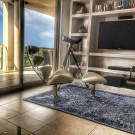 Designer Condo - Sleeps 6 with Sauna