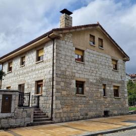 Los Kukos Casa Rural, ξενοδοχείο σε Riano