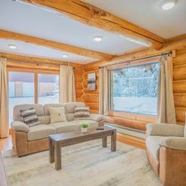Tucked Away Timber Lower Suite