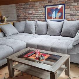 Schöne 4-Zimmer-Ferienwohnung zu vermieten, hotel in Löffingen