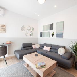 Iviskos Apartment - Hellenic Apartments Avlona、Oinófitaのホテル