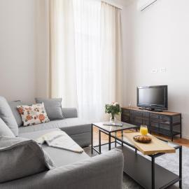 Cozy & 3 minutes from main square - J