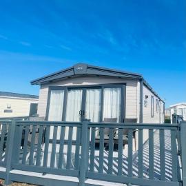 Pure-Living West Sands Sunshine and Sea View - 3 Bedroom lodge at SEAL BAY, hotel in Selsey