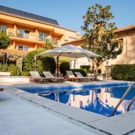 Viesnīca Hotel Robert pilsētā La Pobla de Claramunt