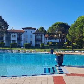 Domaine Bordaberry T2 Jardin et Superbe piscine, hôtel à Urrugne