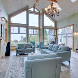 Lakefront Algoma Home w/ Deck, Grill & Fireplace, hotel en Algoma