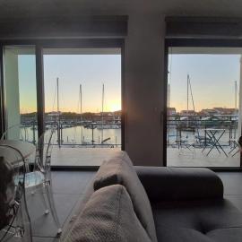 Maison entre port et plage