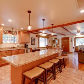 Cozy Cabin on 1 Acre in Premier Pine Neighborhood, hotel en Pine