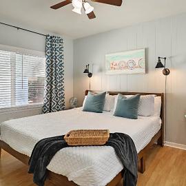 Steps to Beach & Downtown! Cozy Beach Bungalow #1, hotel in Lake Worth