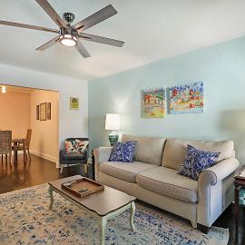 Steps to Beach & Downtown! Spacious Beach Bungalow #2, hotel v mestu Lake Worth