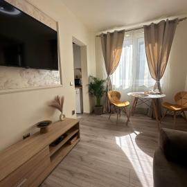 Angel House, hotel in Deva