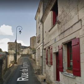 La Maison du Donjon - Gites de 8 personnes, avec jardin terrasse avec vue sur le Donjon