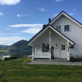 Idyllisk hus ved sjøen, Hotel in Hammerfest