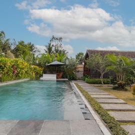 Kubu Selat Villa and Glamping、ギャニャールのホテル
