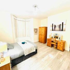 Spacious 2 Bedroom Apt Newcastle Upon Tyne, hotel in Elswick