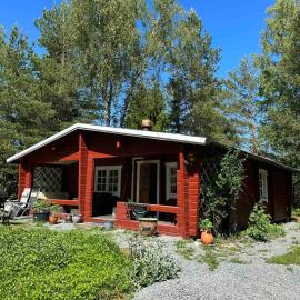 Near Kapellskär Port - A Cosy Cottage in Norrtälje, hotel a Norrtälje