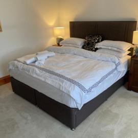 Brackfield House Super king bed ,Single Free parking wifi، فندق في Killaloo
