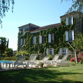 La tour du guet: Arouille şehrinde bir otel
