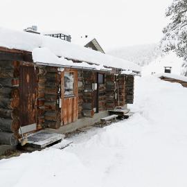 Classic Log Cabin Ski-in Ski-out, hôtel à Levi