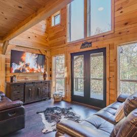 Cozy Cabin Retreat w/ Hot Tub & Nature Views, hotel in Trenton