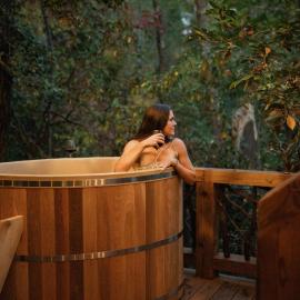 Log Cabin with Mountain View and Privacy, hotel a Blue Ridge