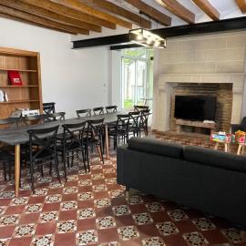 Maison spacieuse près du Mans et Tours, idéale pour famille, avec terrasse, jardin et parking - FR-1-410-425、Chahaignesのホテル