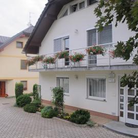 Apartment Sobe Ravbar, hotel in Novo Mesto