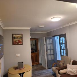 Evergreen 2bedroom-sleeps up to 7,2 bathroom, hotel in Hornchurch
