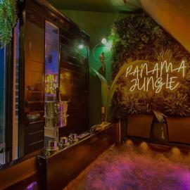 Welcome to Panama Jungle/Jacuzzi, hotel in Ivry-sur-Seine
