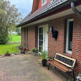 Ferienwohnung Storchennest 25503، فندق في Weener