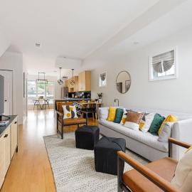 Midtown Modern - urban condo walkable to bars and beach, hotel di Traverse City