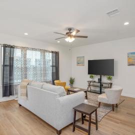 Chic Townhouse by LSU