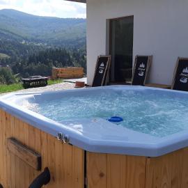 Zawoja Domki z Jacuzzi, hotelli kohteessa Zawoja