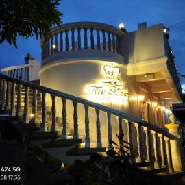 The Kroun Seafront Residences, hotell i Agdañgan