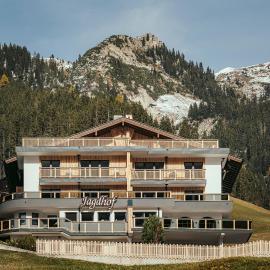 Jagdhof PURE Mountain Appartements, hotel in Tux